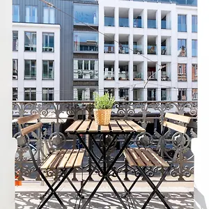 Bright, Spacious & Perfectly Located In The Heart Of Ghent